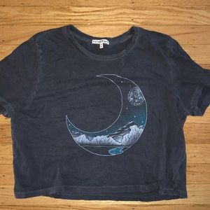 Cropped gray graphic tshirt